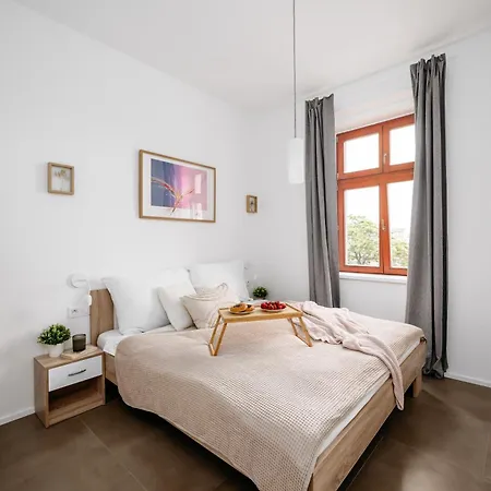 Days - Modern 1bdr - Hip Area Apartamento Praga